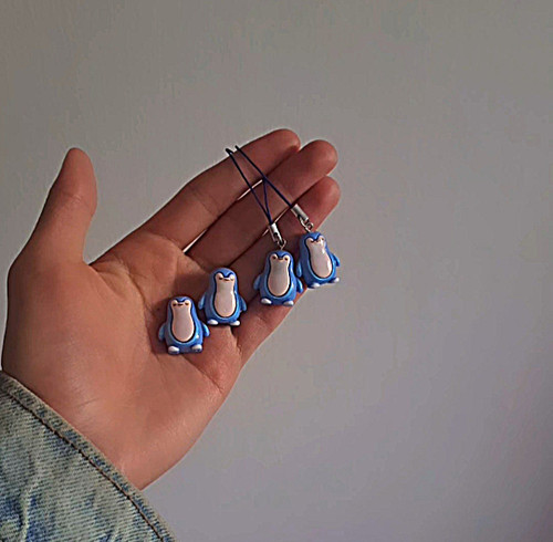 آویز و پیکسل پنگوئن آبی 💙